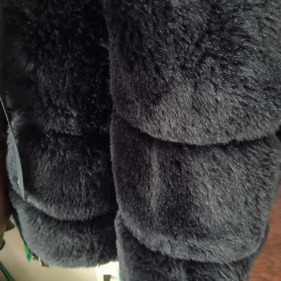 Furry Black Coat! - Picture 7 of 9